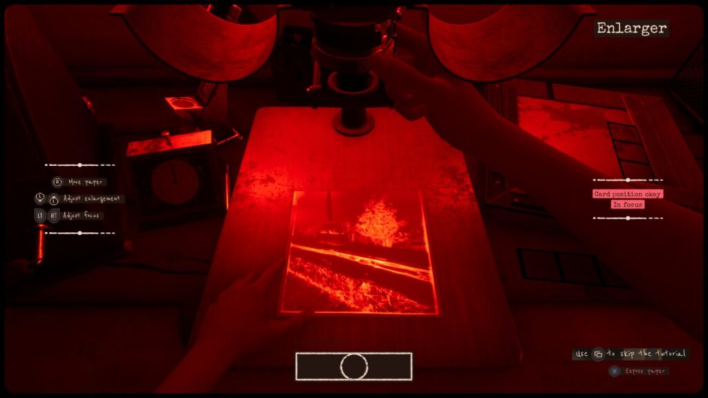 A photo is being exposed in the darkroom