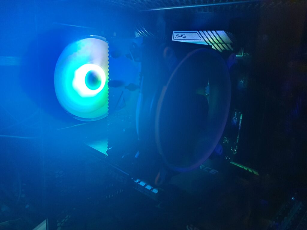 Wired2Fire Pheonix Intel - Wired2Fire Heatpipe Cooler displaying blue light