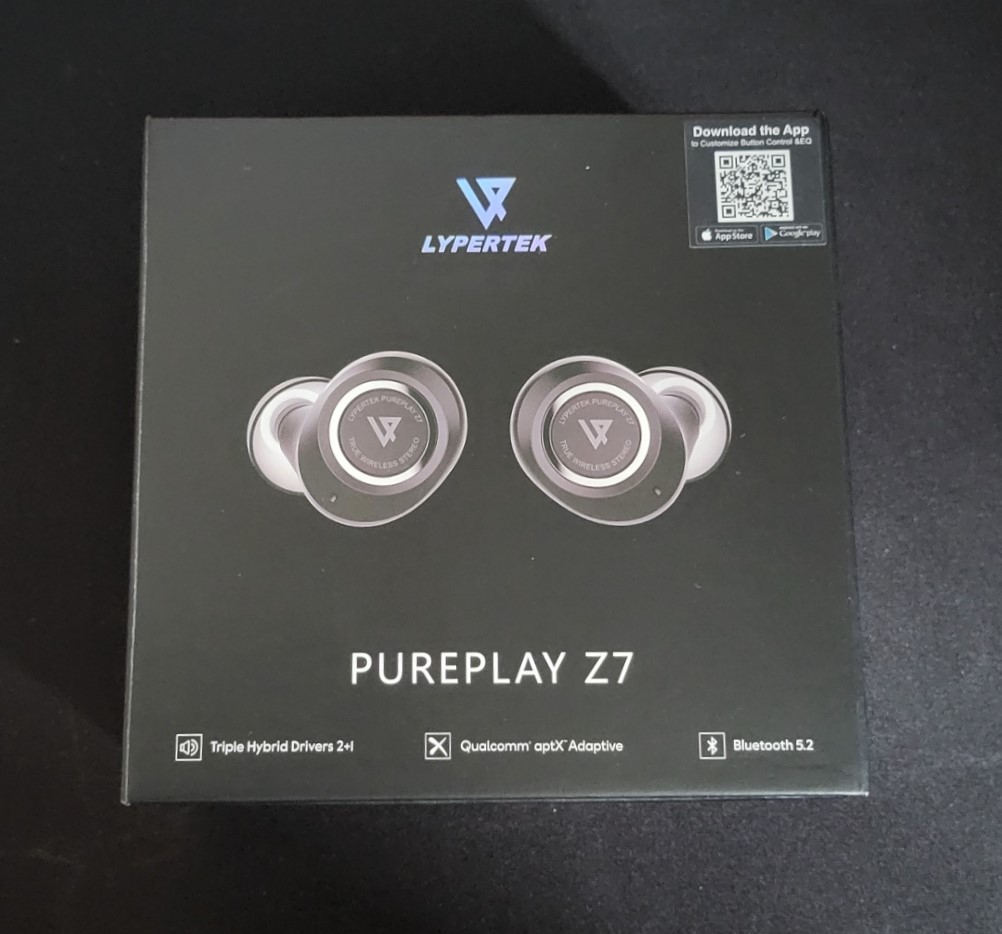 The front of the box containing the earphones.