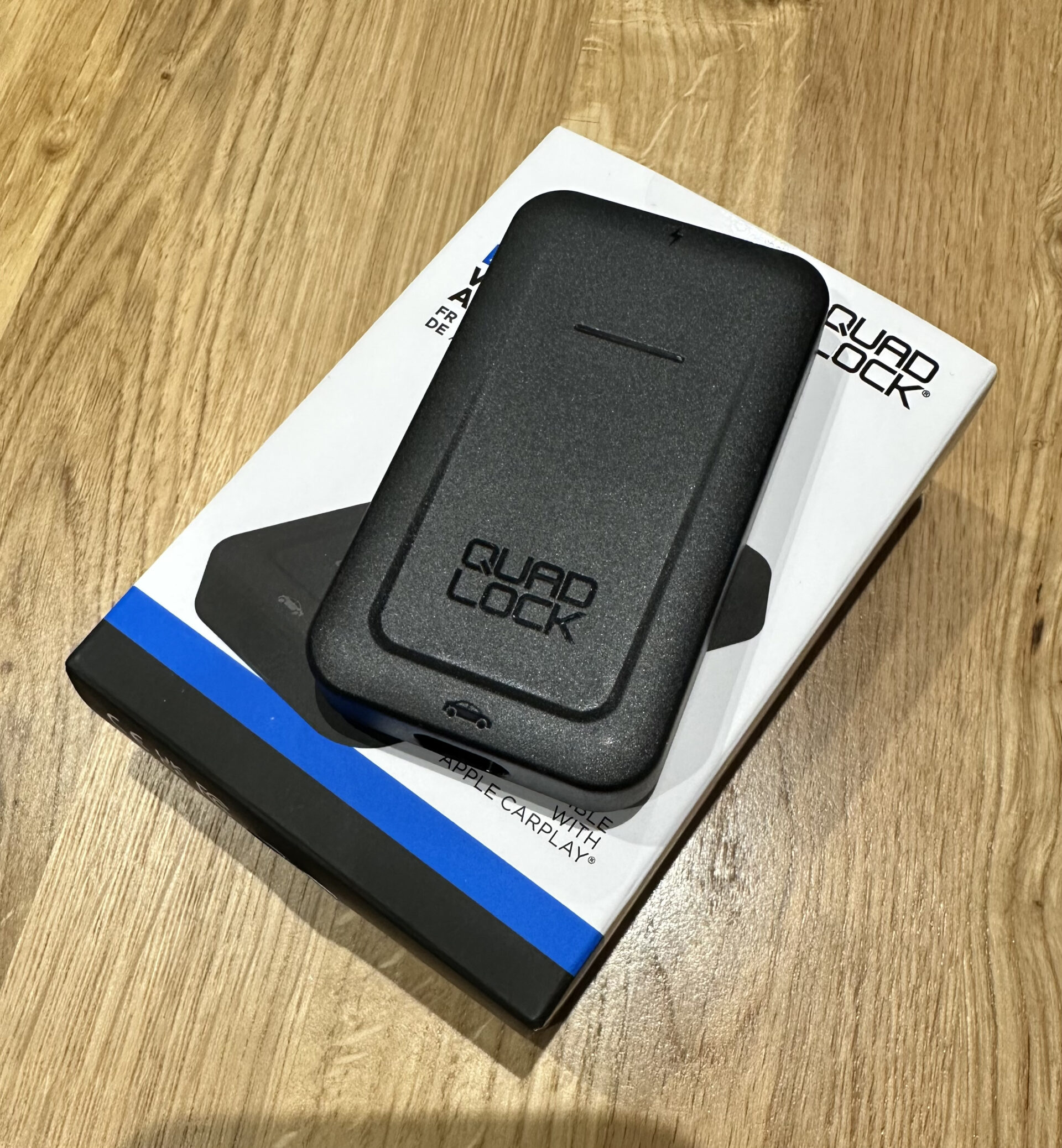 QuadLock Wireless CarPlay Adaptor Rapid Reviews UK