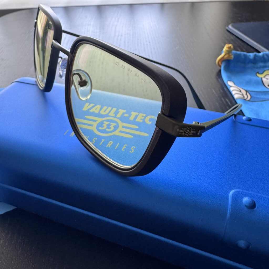 Fallout X Gunnar Vault 33 glasses and accessories